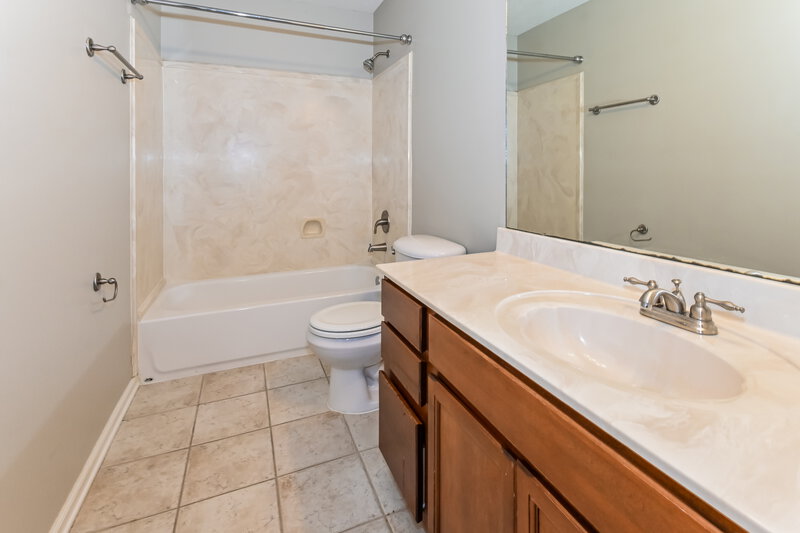 1,905/Mo, 10116 Hammersmith Ln Cordova, TN 38016 Bathroom View