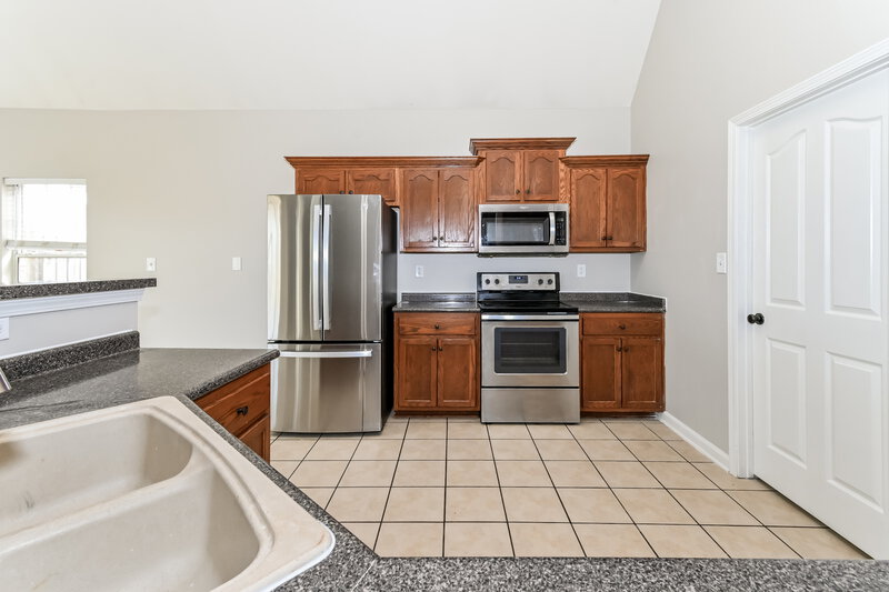 3,120/Mo, 2552 Pyramid Dr Southaven, MS 38672 Kitchen View
