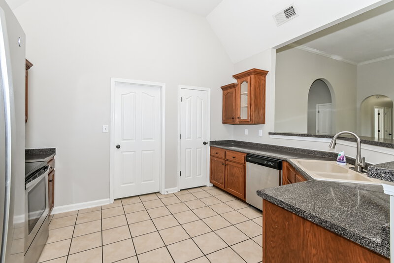 3,120/Mo, 2552 Pyramid Dr Southaven, MS 38672 Kitchen View 2