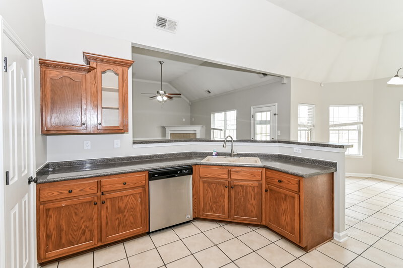 3,120/Mo, 2552 Pyramid Dr Southaven, MS 38672 Kitchen View 3