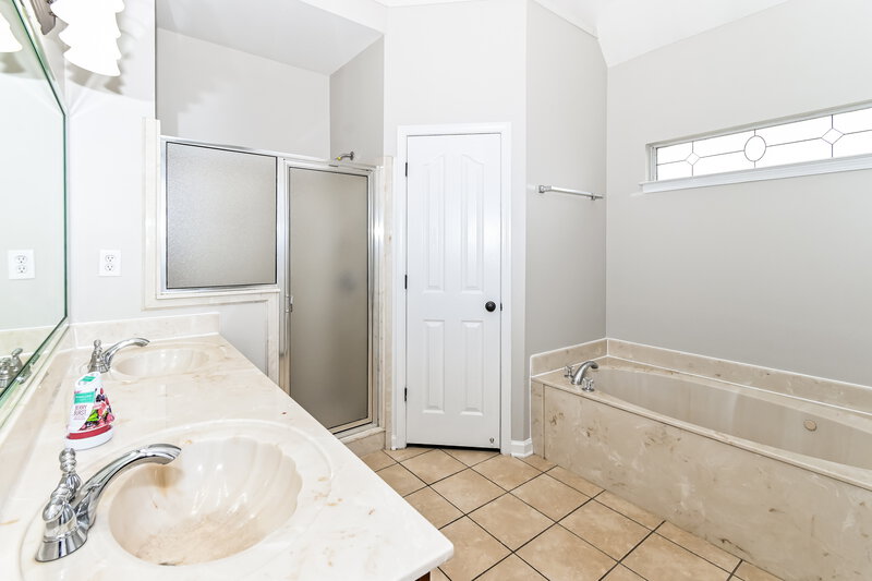 3,120/Mo, 2552 Pyramid Dr Southaven, MS 38672 Main Bathroom View