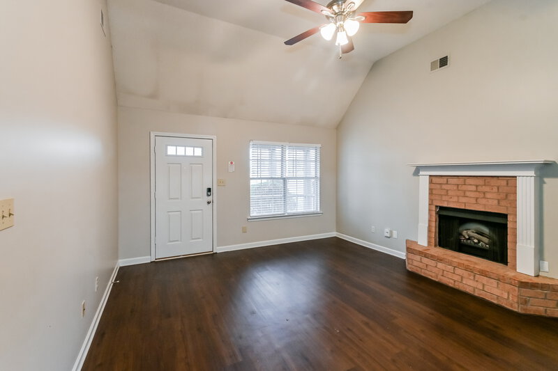 1,635/Mo, 4413 Shadow Glen Dr Horn Lake, MS 38637 Living Room View