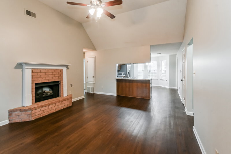 1,635/Mo, 4413 Shadow Glen Dr Horn Lake, MS 38637 Living Room View 2
