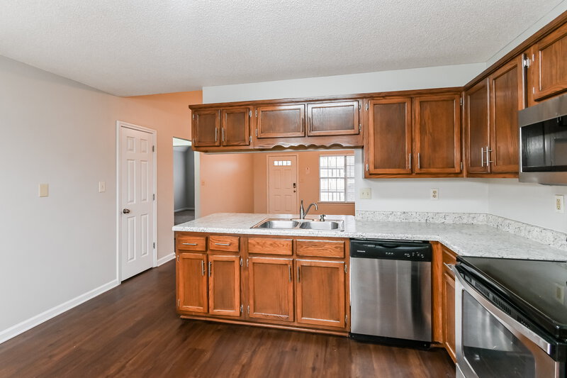 1,635/Mo, 4413 Shadow Glen Dr Horn Lake, MS 38637 Kitchen View 2