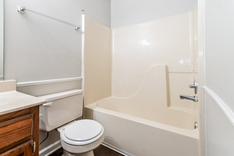 1,635/Mo, 4413 Shadow Glen Dr Horn Lake, MS 38637 Bathroom View