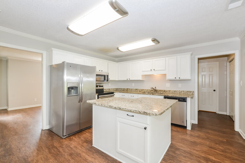 2,295/Mo, 6331 Fairway Hill Cv Bartlett, TN 38135 Kitchen View 2
