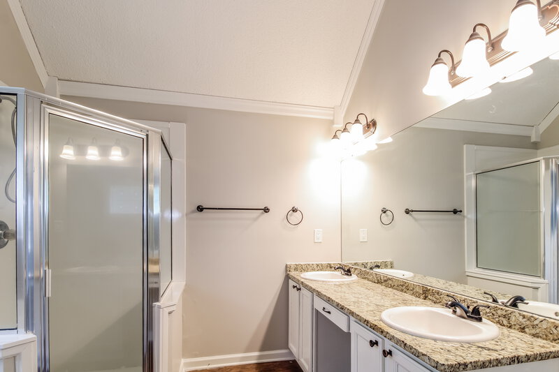 2,400/Mo, 6331 Fairway Hill Cv Bartlett, TN 38135 Main Bathroom View