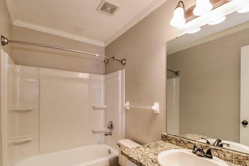 2,400/Mo, 6331 Fairway Hill Cv Bartlett, TN 38135 Bathroom View