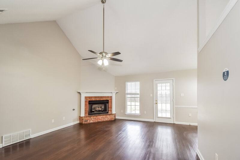 1,895/Mo, 1865 Winners Cir N Southaven, MS 38671 Living Room View