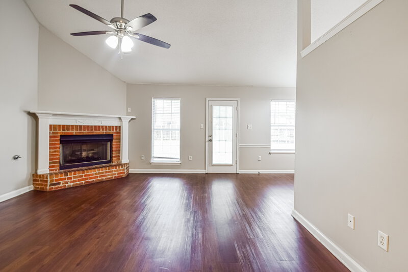 1,885/Mo, 1865 Winners Cir N Southaven, MS 38671 Living Room View