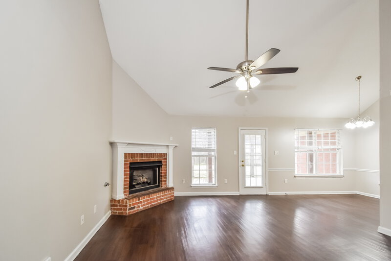 1,895/Mo, 1865 Winners Cir N Southaven, MS 38671 Living Room View 2