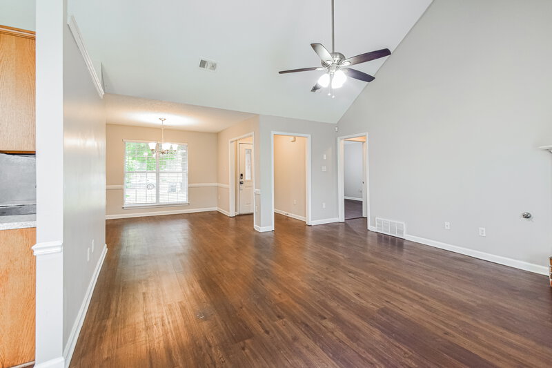 1,885/Mo, 1865 Winners Cir N Southaven, MS 38671 Living Room View 2