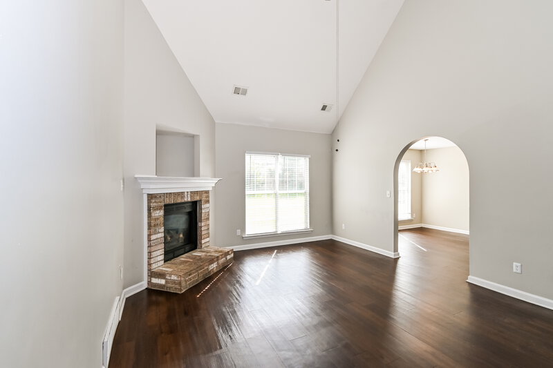 1,995/Mo, 5442 EAGLE BEAD COVE Memphis, TN 38125 Living Room View 2