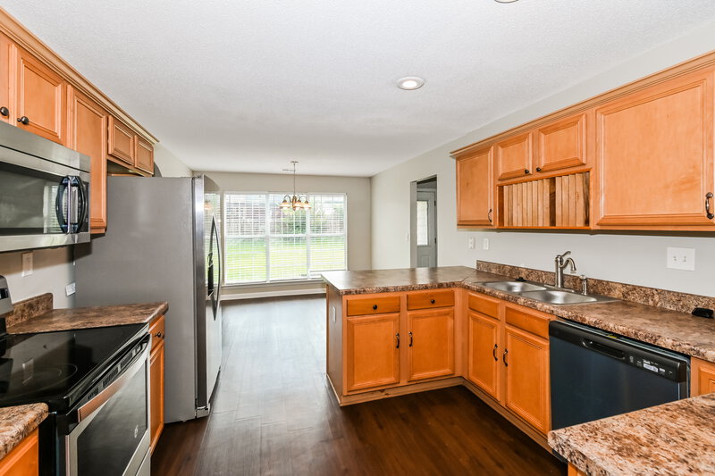 1,995/Mo, 5442 EAGLE BEAD COVE Memphis, TN 38125 Kitchen View 3