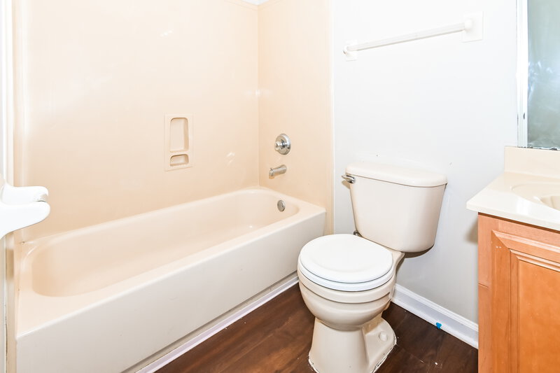 1,995/Mo, 5442 EAGLE BEAD COVE Memphis, TN 38125 Bathroom View