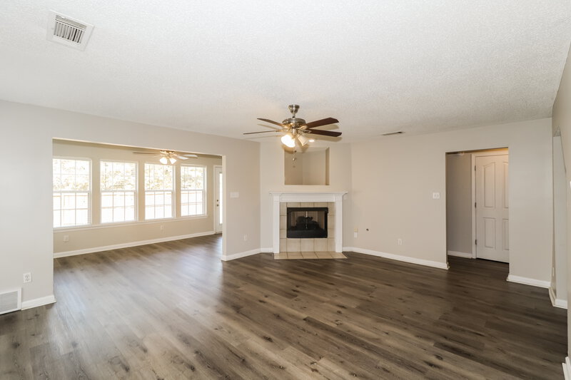 0/Mo, 4834 Graham Lake Drive Olive Branch, MS 38654 Living Room View 2