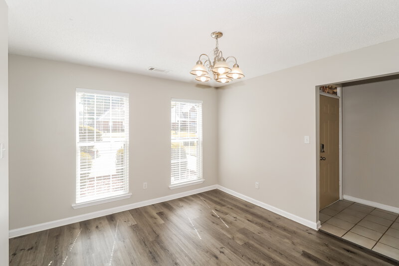 0/Mo, 4834 Graham Lake Drive Olive Branch, MS 38654 Dining Room View