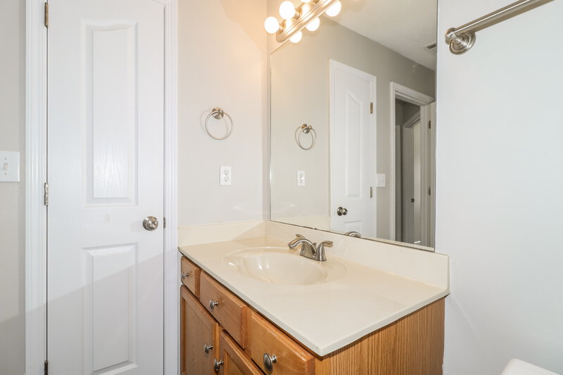 0/Mo, 4834 Graham Lake Drive Olive Branch, MS 38654 Bathroom View