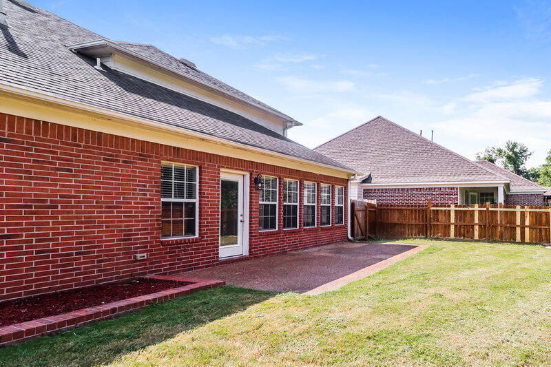 0/Mo, 4834 Graham Lake Drive Olive Branch, MS 38654 Rear View
