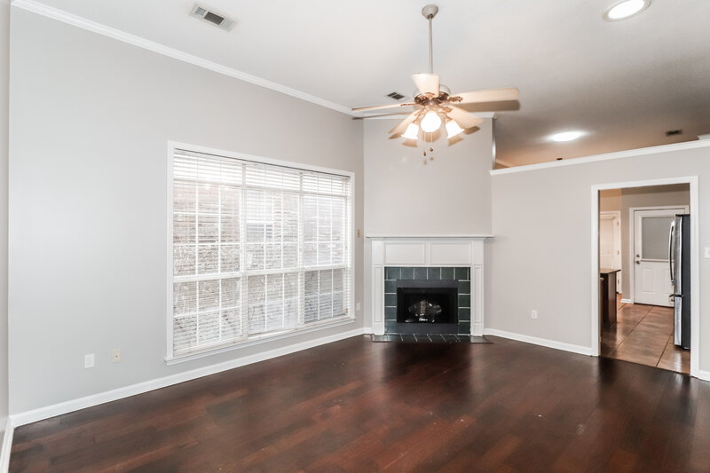 1,690/Mo, 622 Ashley Glen Cir W Cordova, TN 38018 Living Room View