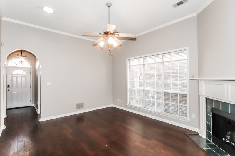 1,690/Mo, 622 Ashley Glen Cir W Cordova, TN 38018 Living Room View 2