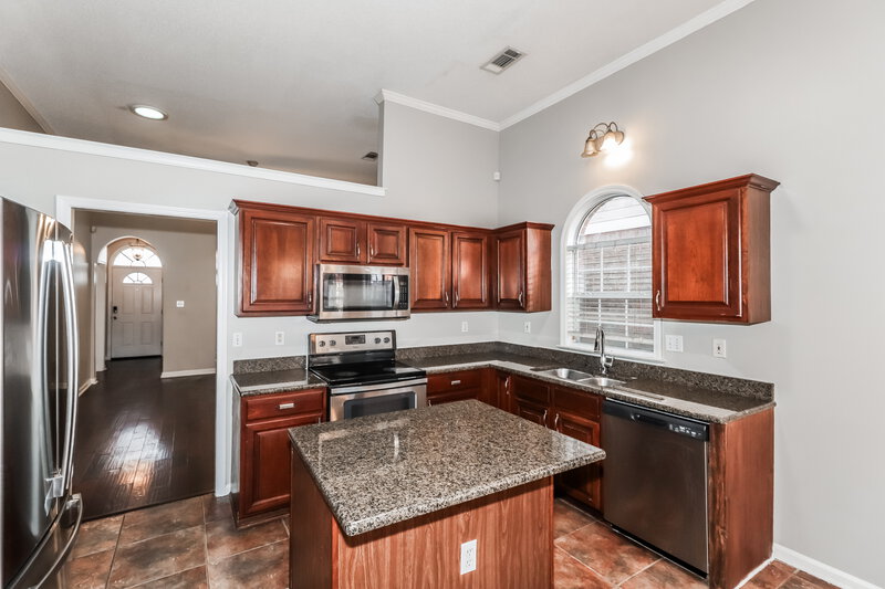 1,690/Mo, 622 Ashley Glen Cir W Cordova, TN 38018 Kitchen View 2