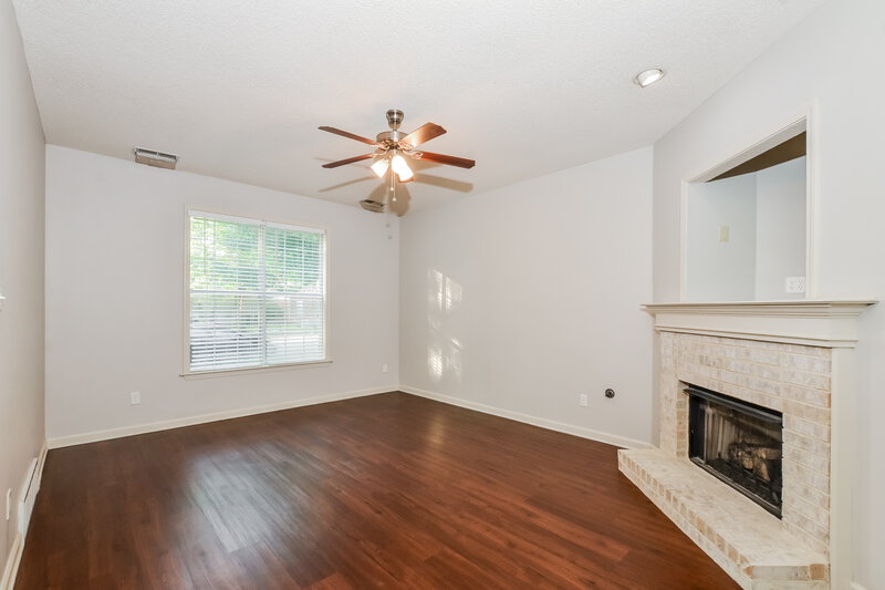 1,725/Mo, 8725 Macon Rd Cordova, TN 38018 Living Room View 2