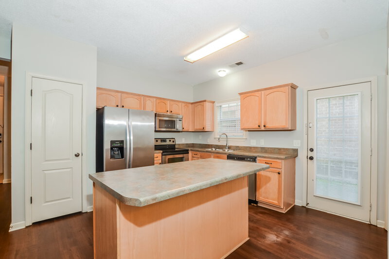 1,725/Mo, 8725 Macon Rd Cordova, TN 38018 Kitchen View 3
