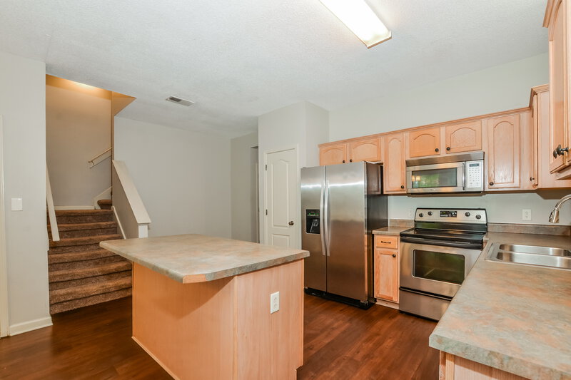 1,725/Mo, 8725 Macon Rd Cordova, TN 38018 Kitchen View 4