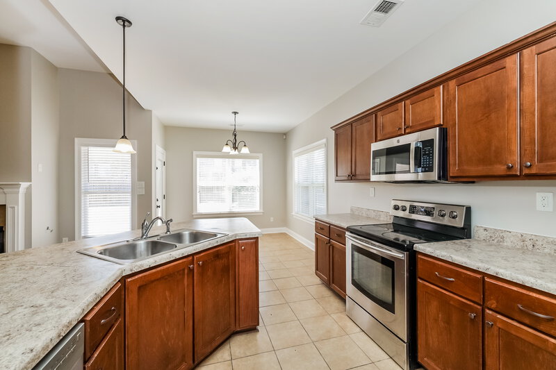 2,165/Mo, 3075 N Wren St Hernando, MS 38632 Kitchen View 2