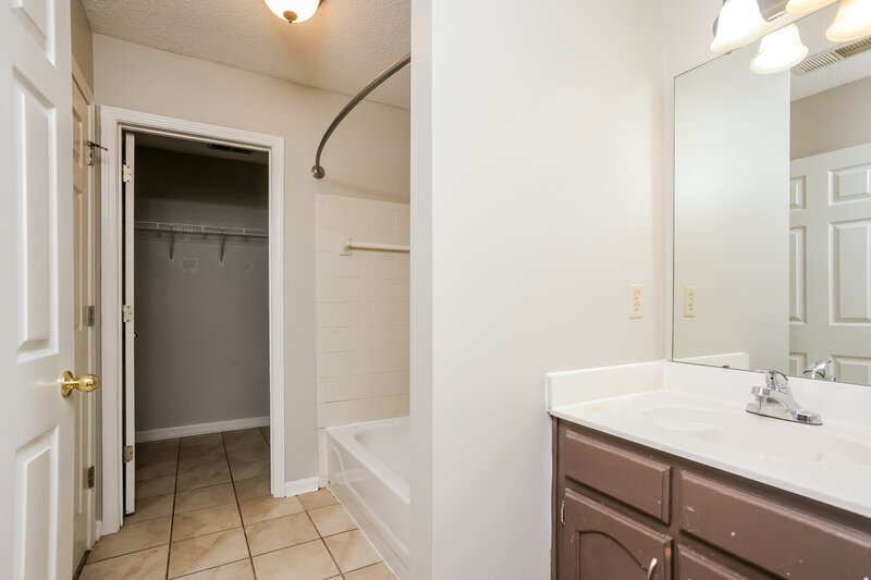 1,695/Mo, 6841 Charlotte Dr Olive Branch, MS 38654 Main Bathroom View 2