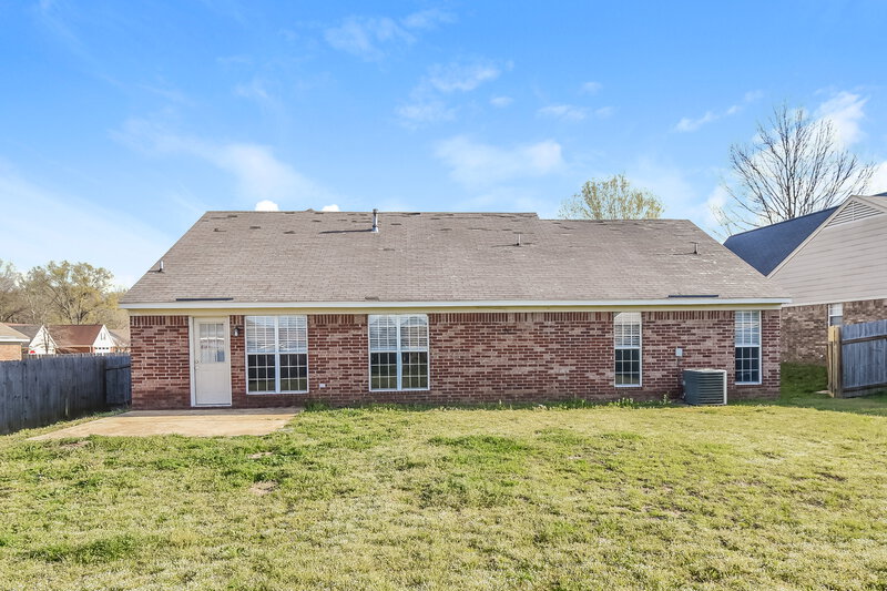 2,530/Mo, 1829 Roy Dr Southaven, MS 38671 Rear View