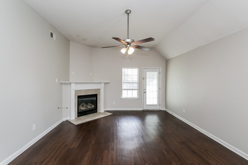 1,685/Mo, 5794 Carrel Cv Southaven, MS 38671 Living Room View