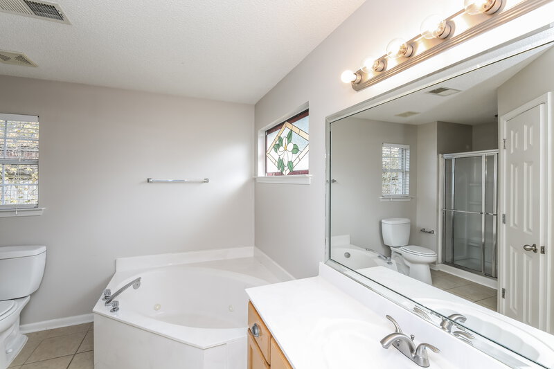 1,685/Mo, 5794 Carrel Cv Southaven, MS 38671 Main Bathroom View