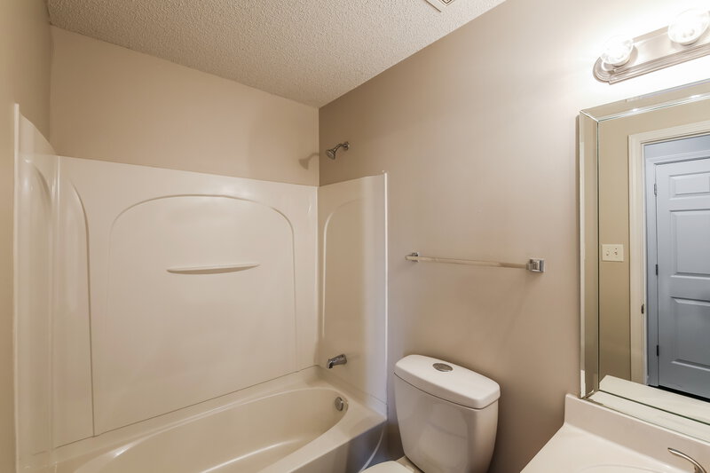 1,685/Mo, 5794 Carrel Cv Southaven, MS 38671 Bathroom View