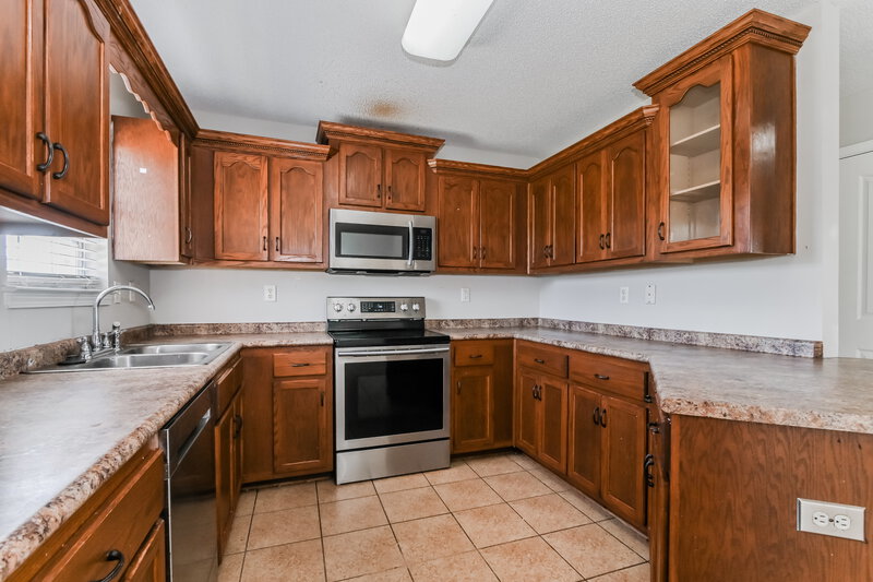 1,745/Mo, 8420 Blue Ridge Dr Southaven, MS 38672 Kitchen View 2