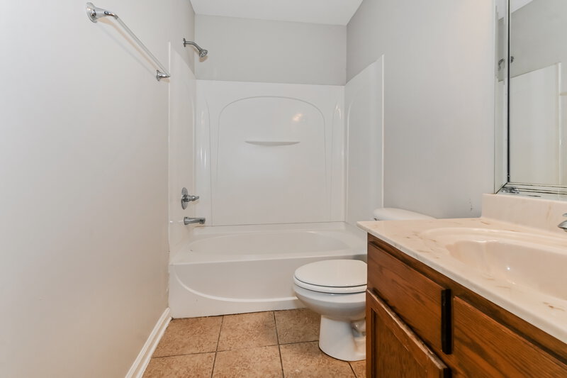 1,745/Mo, 8420 Blue Ridge Dr Southaven, MS 38672 Bathroom View