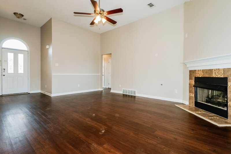 1,975/Mo, 90 Oak Ridge Cove Oakland, TN 38060 Living Room View 2