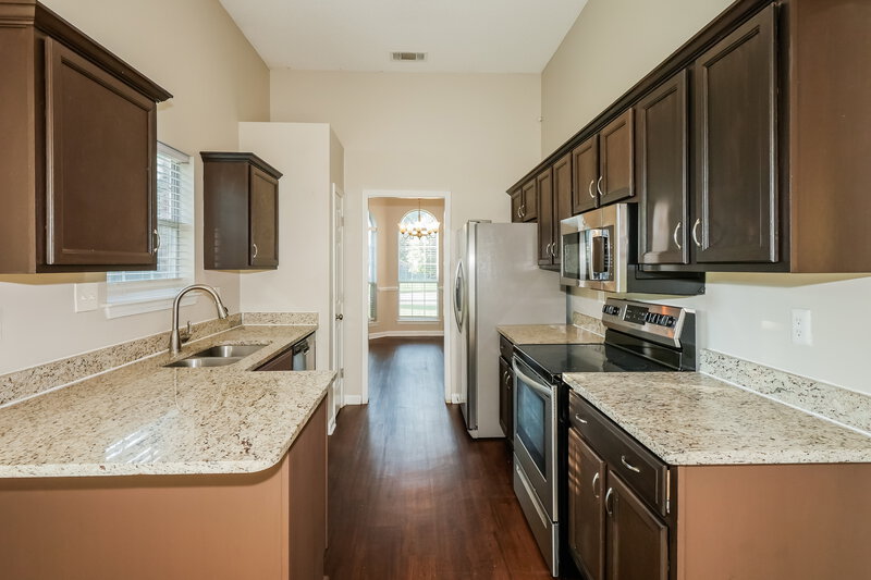 1,975/Mo, 90 Oak Ridge Cove Oakland, TN 38060 Kitchen View