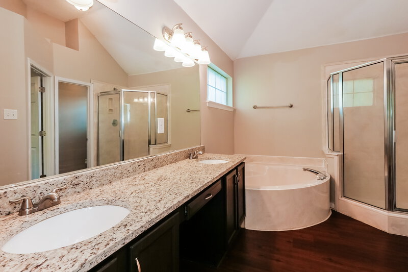 1,975/Mo, 90 Oak Ridge Cove Oakland, TN 38060 Bathroom View