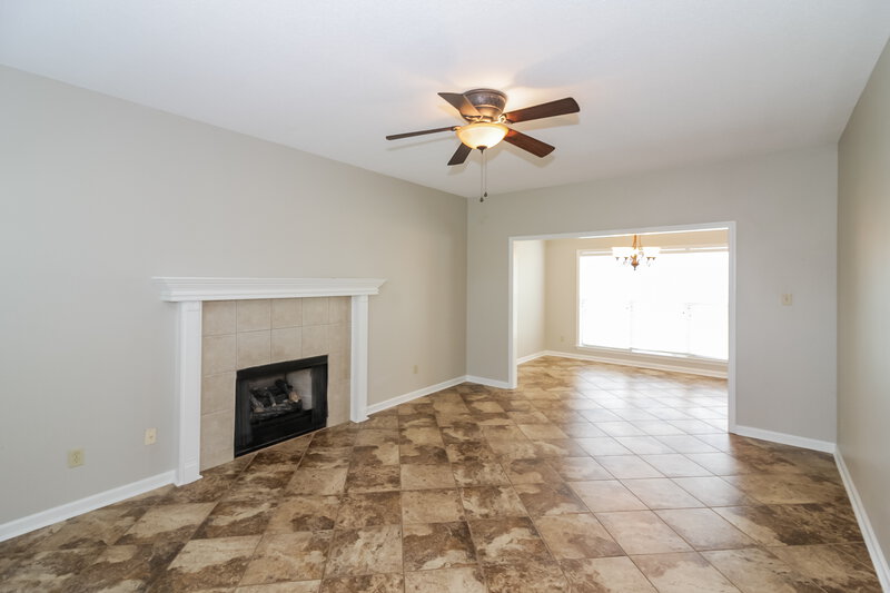 2,300/Mo, 15 Austin Cir Oakland, TN 38060 Living Room View