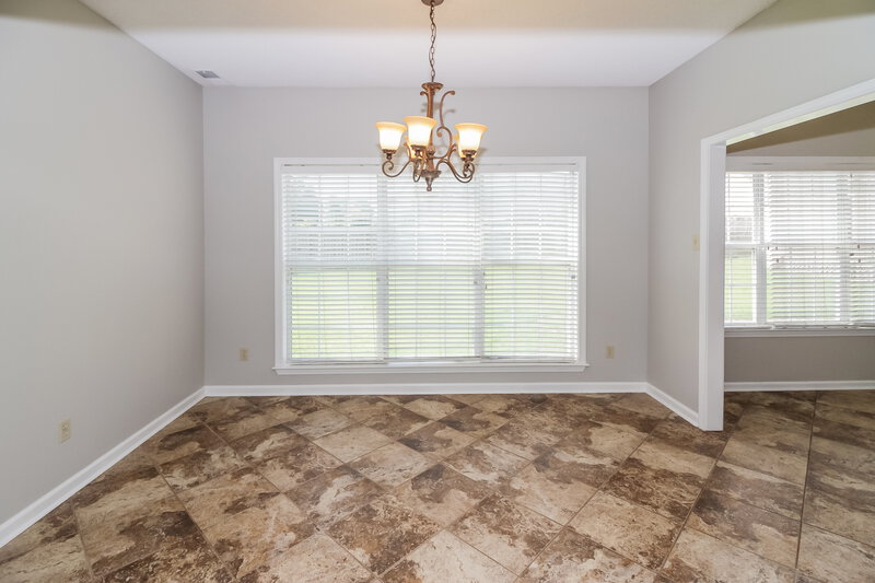 2,300/Mo, 15 Austin Cir Oakland, TN 38060 Dining Room View