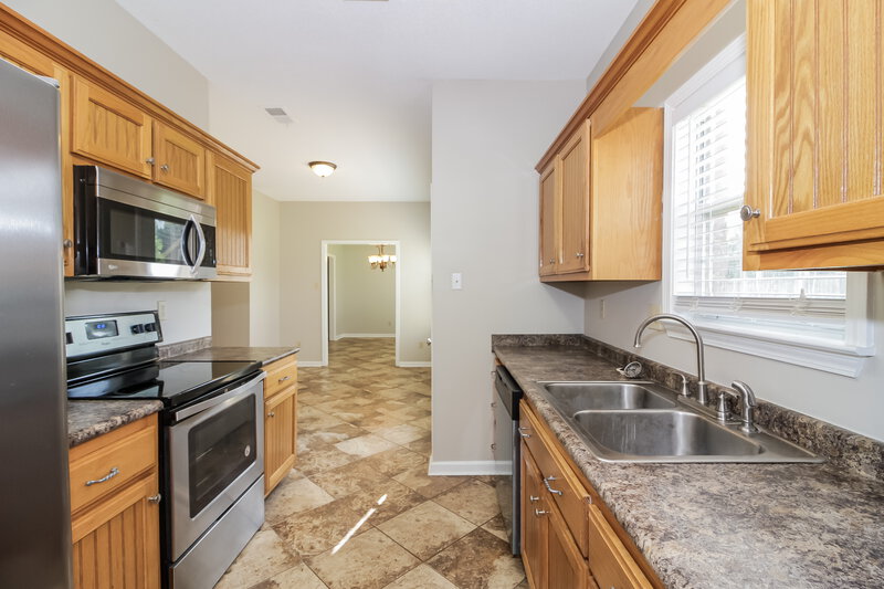 2,300/Mo, 15 Austin Cir Oakland, TN 38060 Kitchen View