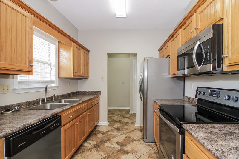 2,300/Mo, 15 Austin Cir Oakland, TN 38060 Kitchen View 2