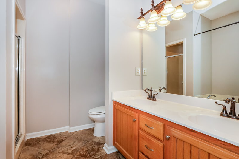 2,290/Mo, 15 Austin Cir Oakland, TN 38060 Bathroom View