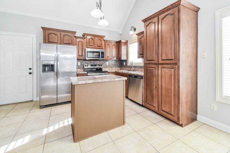 1,990/Mo, 3317 Champion Hills Drive Southaven, MS 38672 Kitchen View 2
