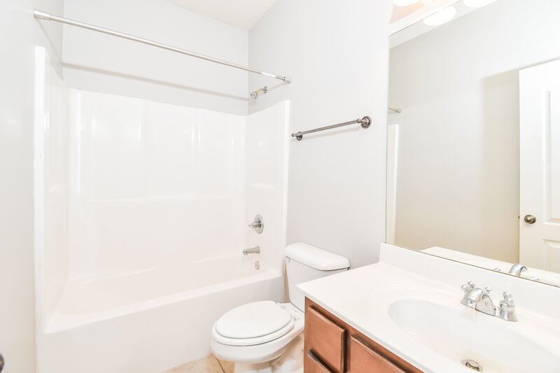 1,990/Mo, 3317 Champion Hills Drive Southaven, MS 38672 Bathroom View