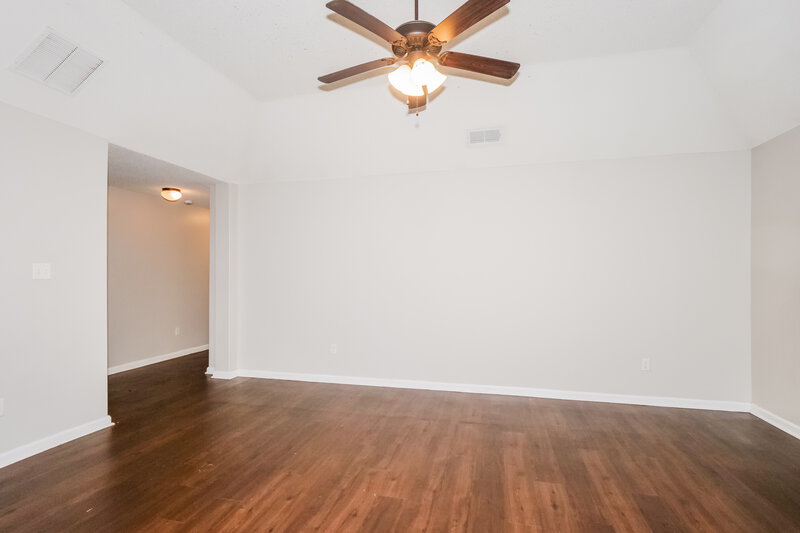 1,900/Mo, 9450 Eckley Pl Cordova, TN 38018 Living Room View 2