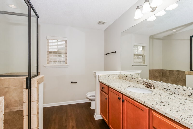 1,900/Mo, 9450 Eckley Pl Cordova, TN 38018 Main Bathroom View