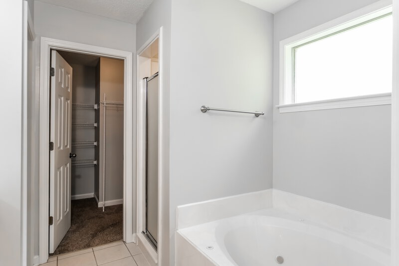 1,730/Mo, 50 Willow Crest Cv Somerville, TN 38068 Main Bathroom View 2